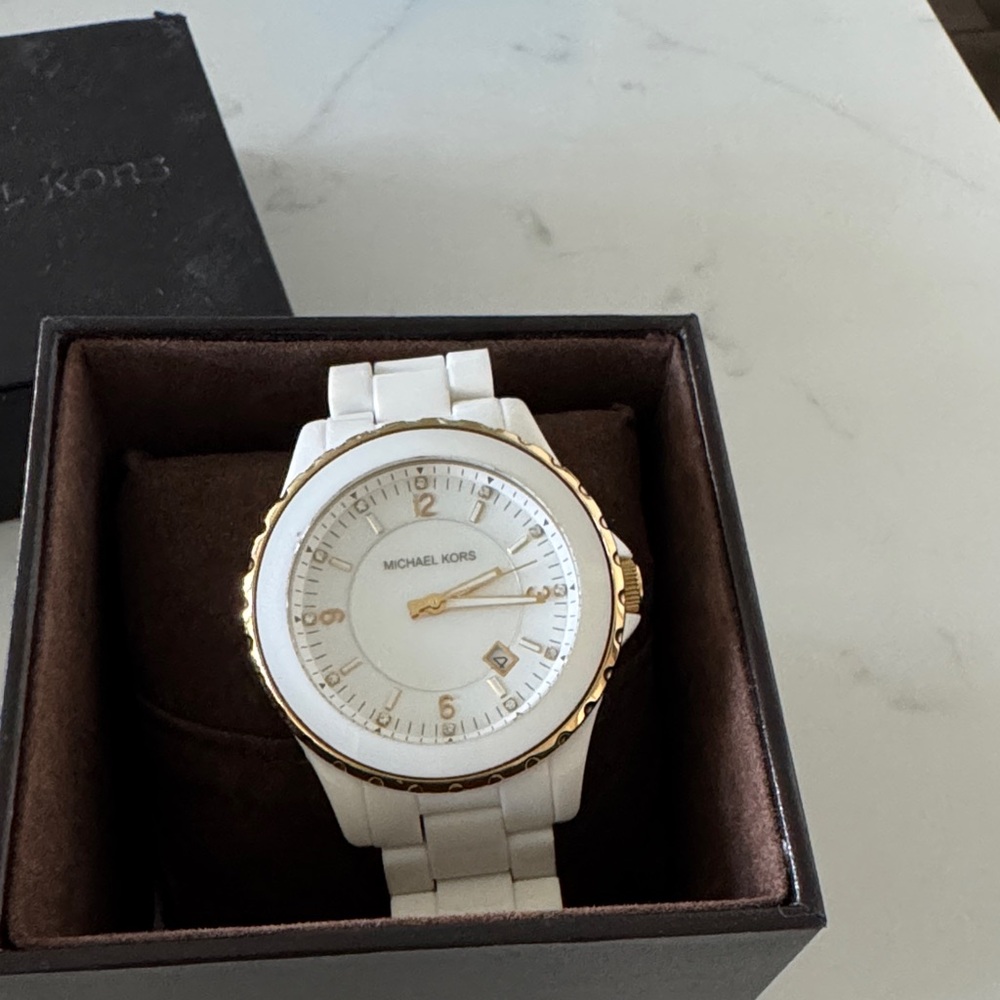 Michael Kors Gold and White Men's Watch - Picture 1 of 2